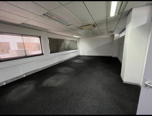 1,960M² OFFICE TO LET IN PINELANDS